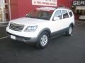 2009 Clear White Kia Borrego LX V6  photo #1