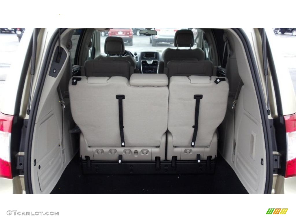 2011 Chrysler Town & Country Limited Trunk Photos