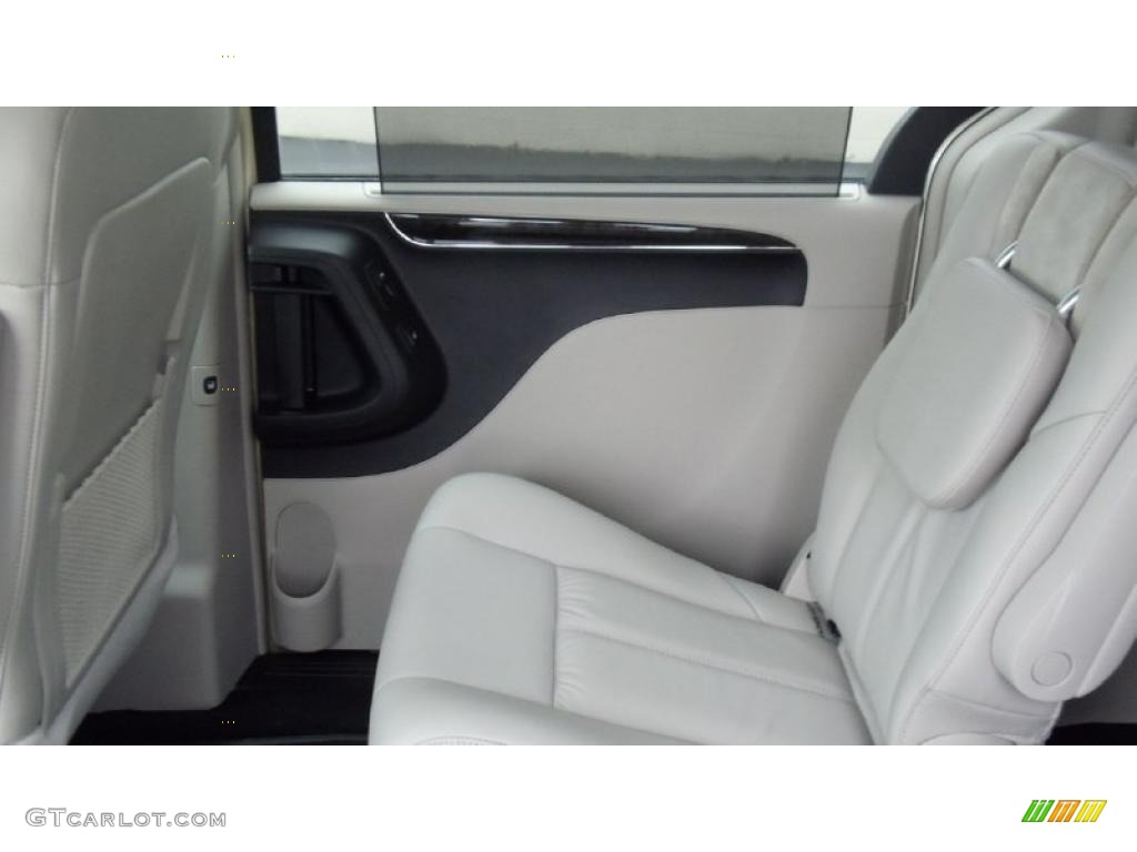 Black/Light Graystone Interior 2011 Chrysler Town & Country Limited Photo #46734879