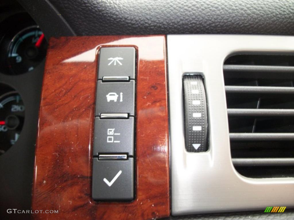 2011 Chevrolet Tahoe LS 4x4 Controls Photo #46734903