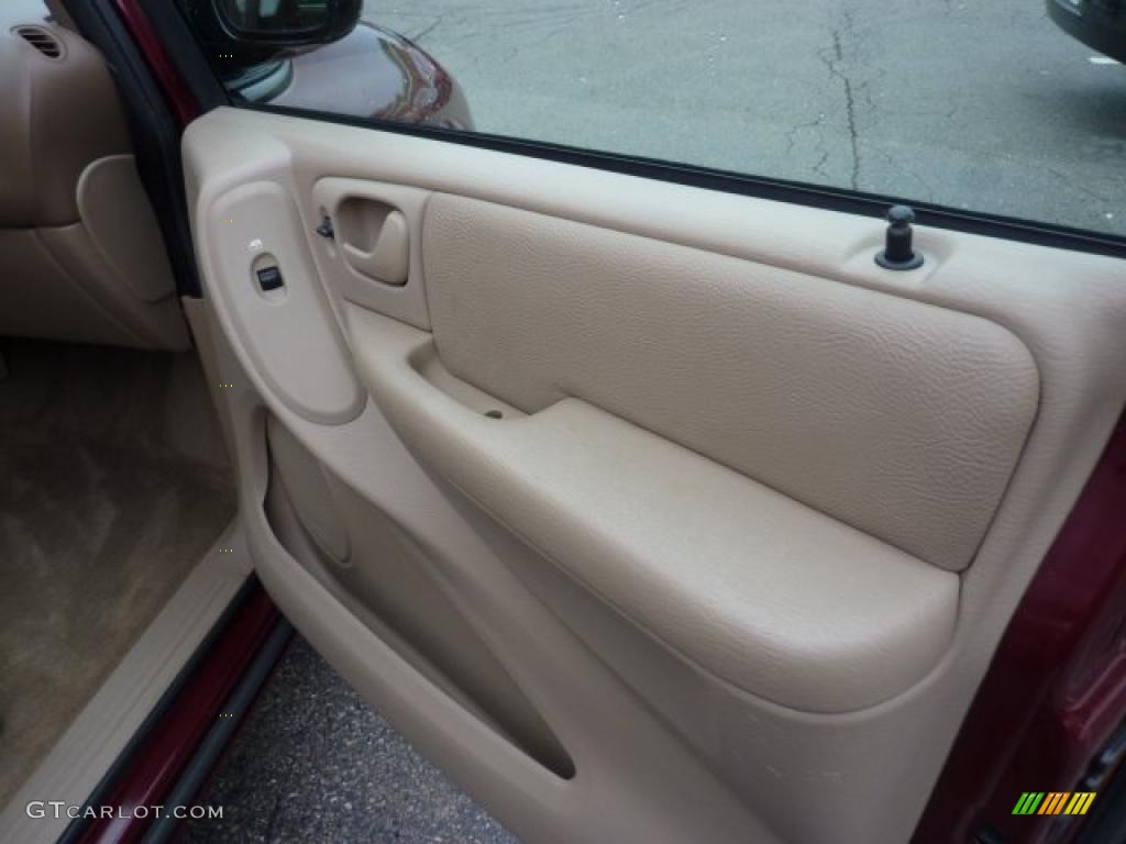 2003 Dodge Caravan Sport Sandstone Door Panel Photo #46736748