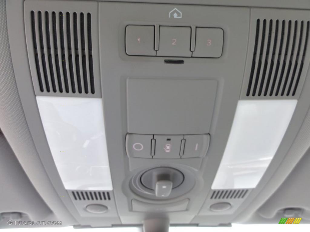 2005 Audi A8 L 4.2 quattro Controls Photo #46740064