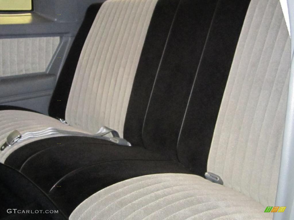 Black/Gray Interior 1987 Buick Regal Grand National Photo #46742281