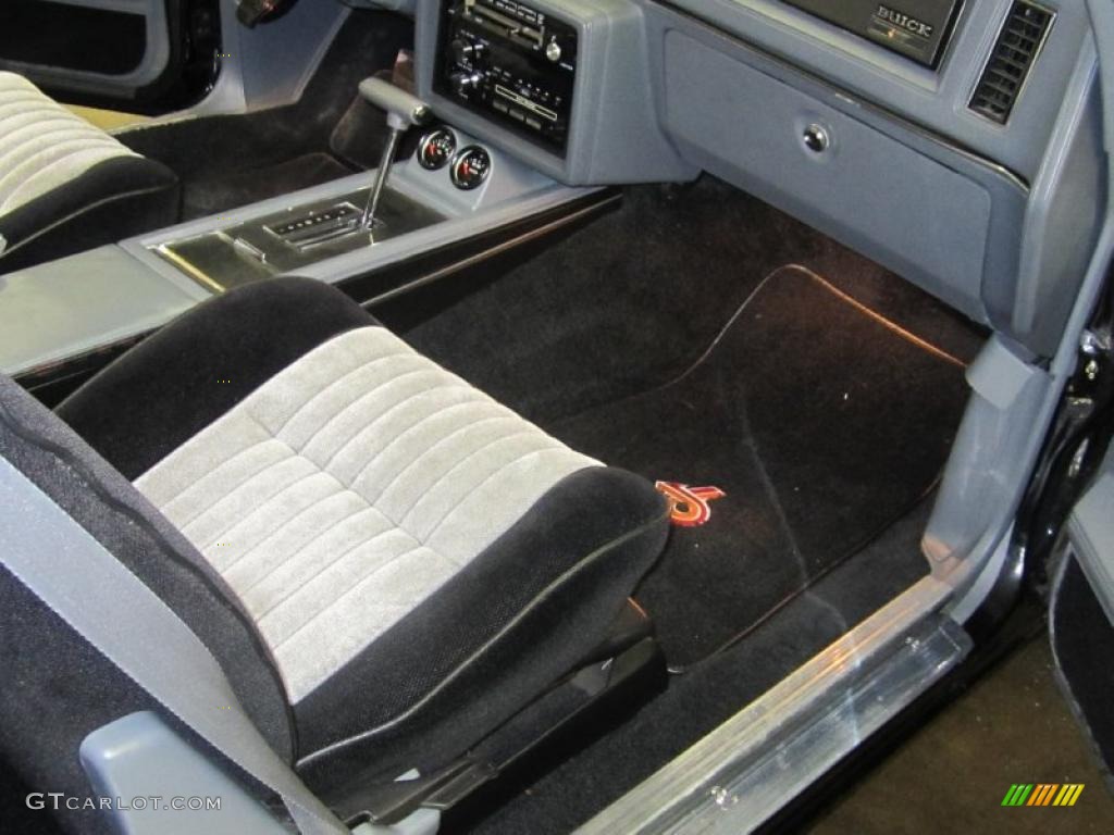 Black/Gray Interior 1987 Buick Regal Grand National Photo #46742293