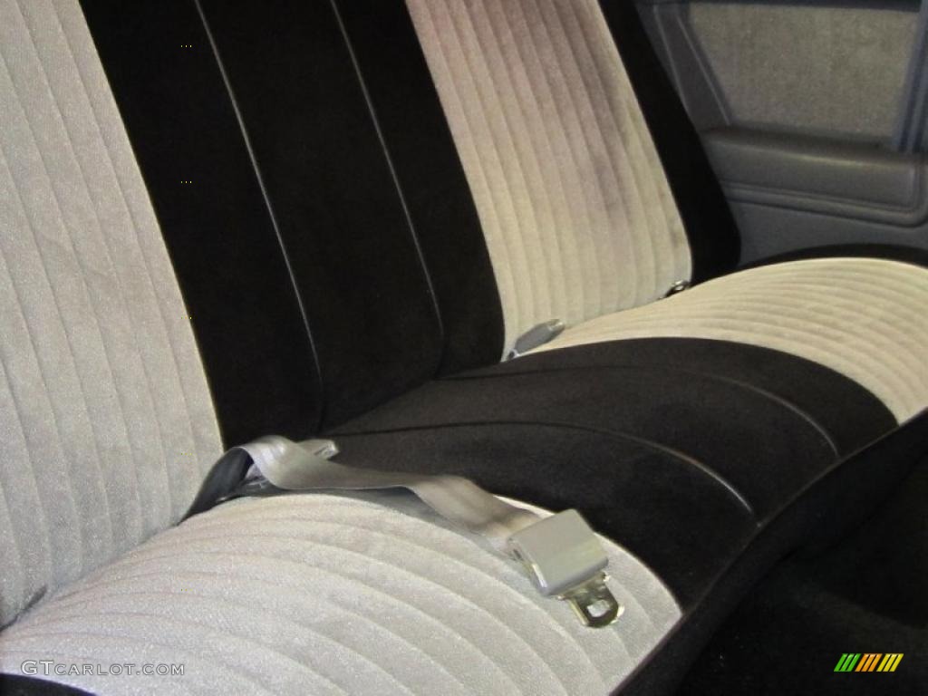 Black/Gray Interior 1987 Buick Regal Grand National Photo #46742305