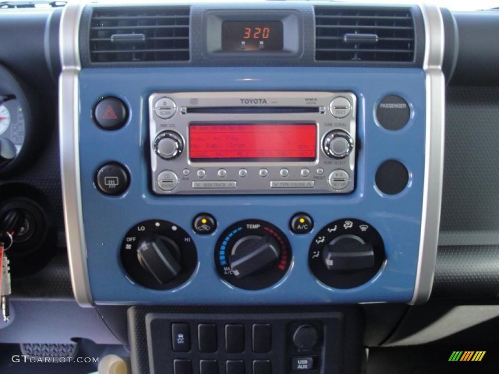 2011 Toyota FJ Cruiser TRD Controls Photo #46744909