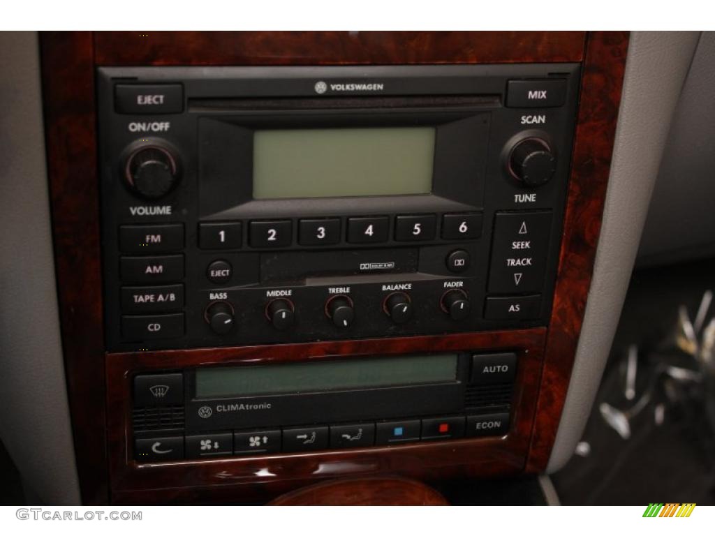 2002 Volkswagen Jetta GLX VR6 Wagon Controls Photo #46747412