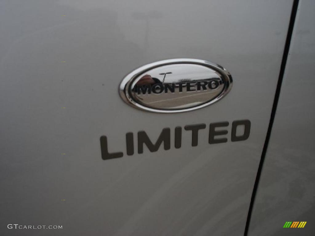 2002 Mitsubishi Montero Limited 4x4 Marks and Logos Photo #46751023