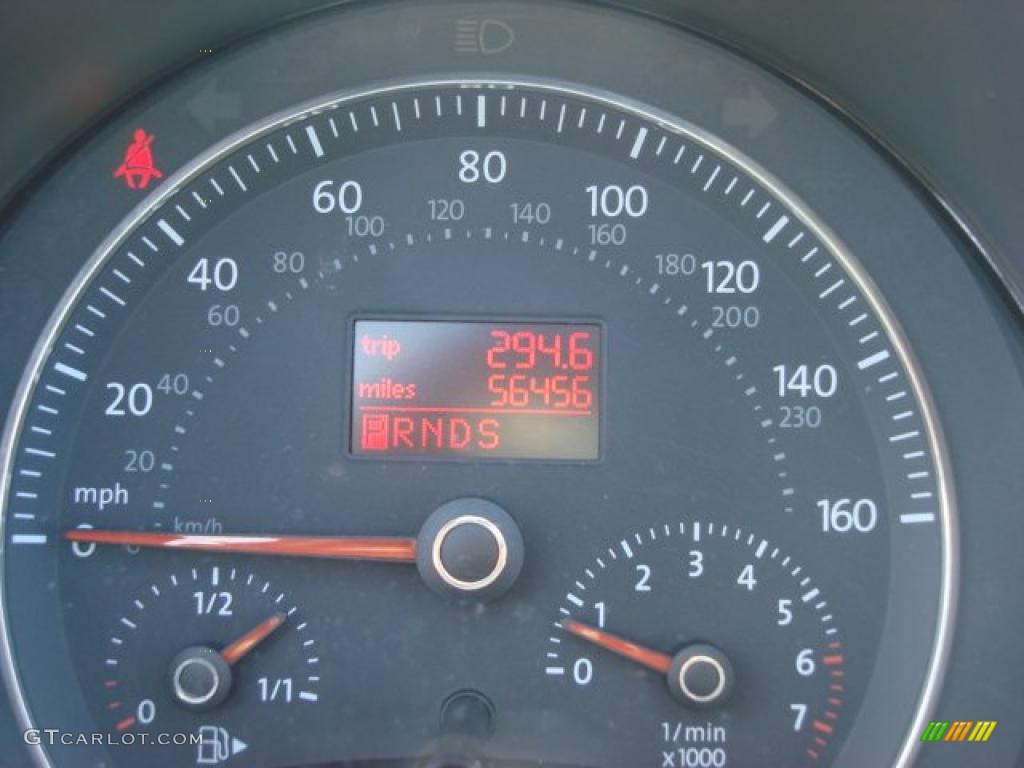 2006 Volkswagen New Beetle 2.5 Convertible Gauges Photo #46751451