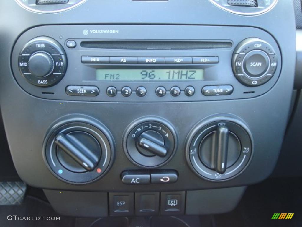 2006 Volkswagen New Beetle 2.5 Convertible Controls Photo #46751466