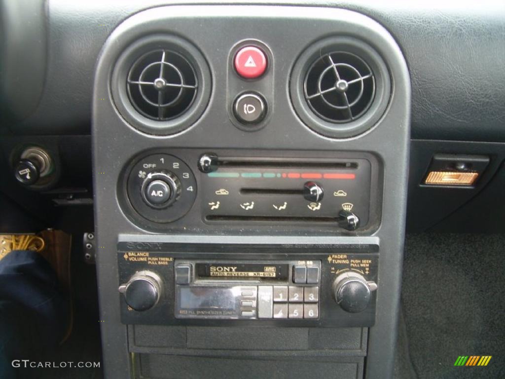 1991 Mazda MX-5 Miata Roadster Controls Photos