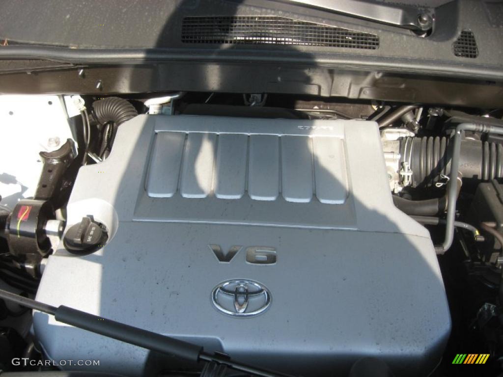 2011 Toyota Highlander SE Engine Photos