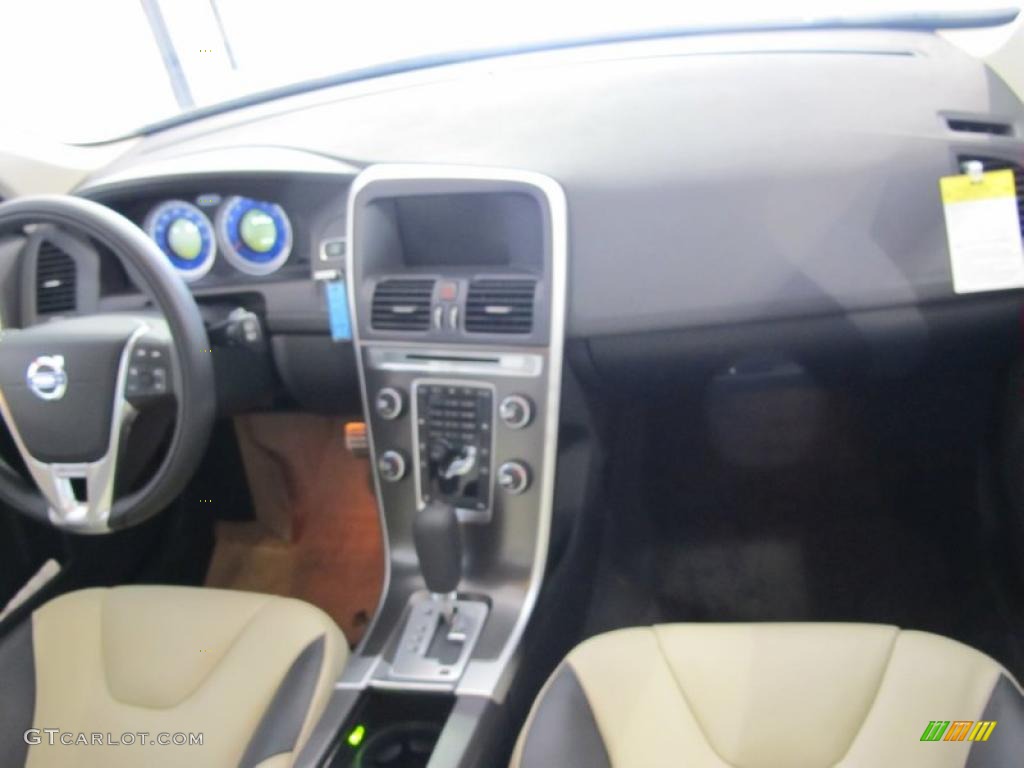 2011 XC60 3.2 R-Design - Cosmic White Metallic / R Design Beige/Off Black Inlay photo #9