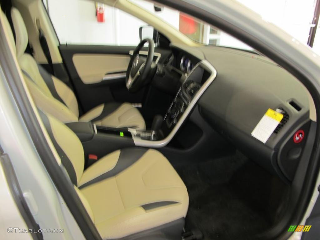 2011 XC60 3.2 R-Design - Cosmic White Metallic / R Design Beige/Off Black Inlay photo #10