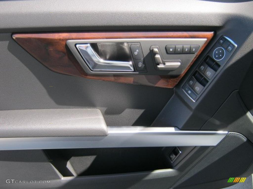 2011 Mercedes-Benz GLK 350 Black Door Panel Photo #46757910
