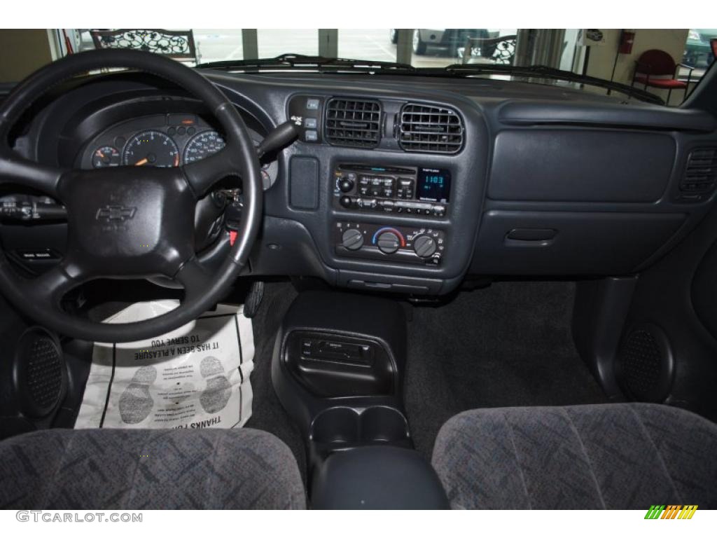 2001 S10 LS Crew Cab 4x4 - Light Pewter Metallic / Graphite photo #9