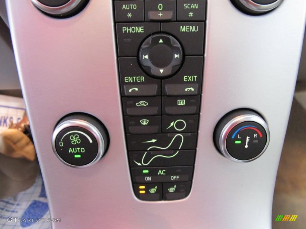 2011 Volvo V50 T5 Controls Photo #46758483