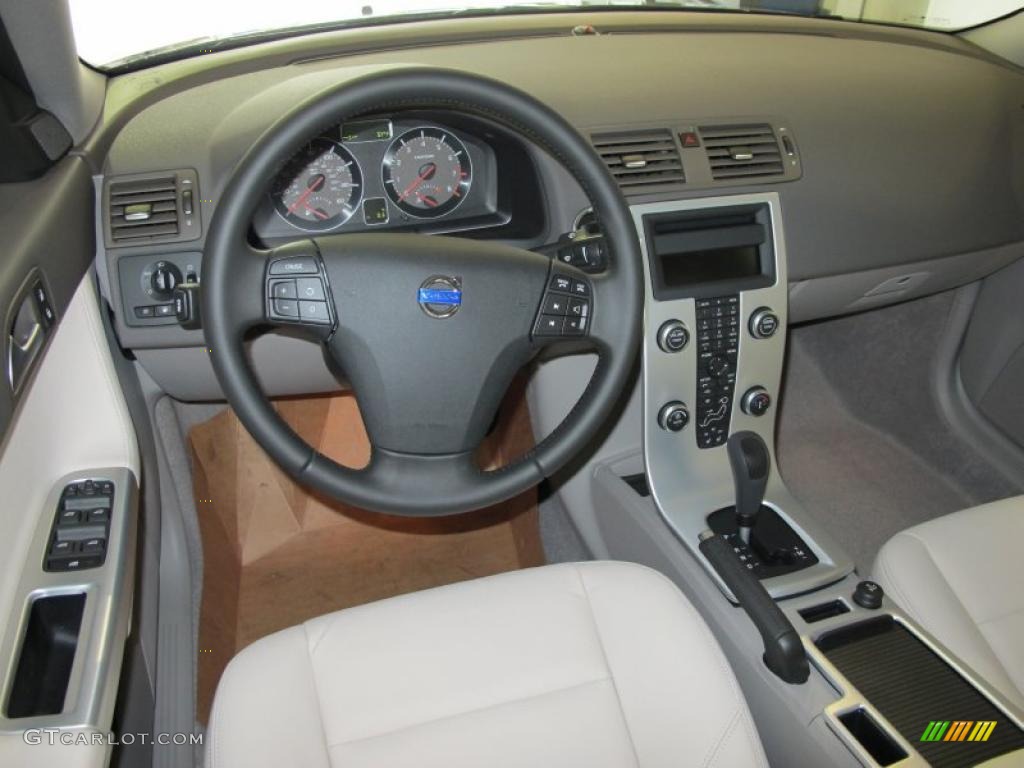 2011 Volvo S40 T5 Umbra/Calcite Leather Dashboard Photo #46758690