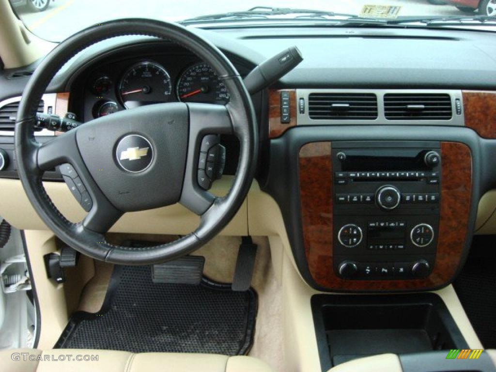2008 Chevrolet Tahoe LT Light Cashmere/Ebony Dashboard Photo #46758756