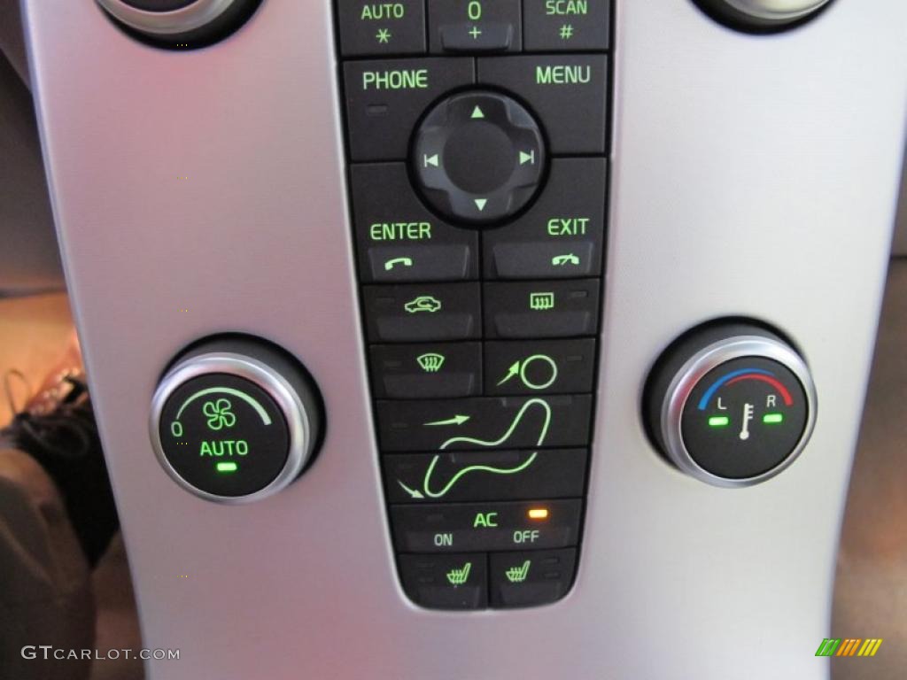 2011 Volvo S40 T5 Controls Photo #46758798