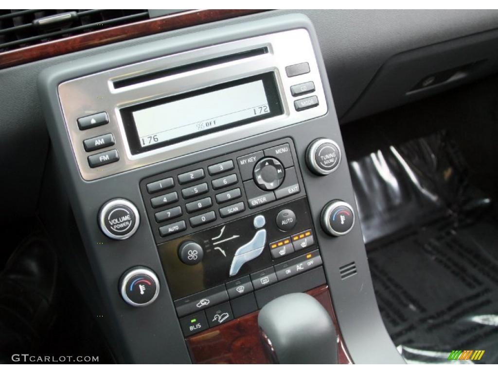 2008 Volvo XC70 AWD Controls Photos