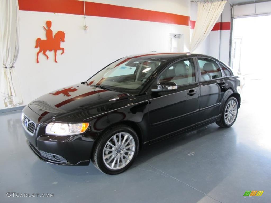 2011 S40 T5 - Black / Dalaro Quartz T-Tec photo #1