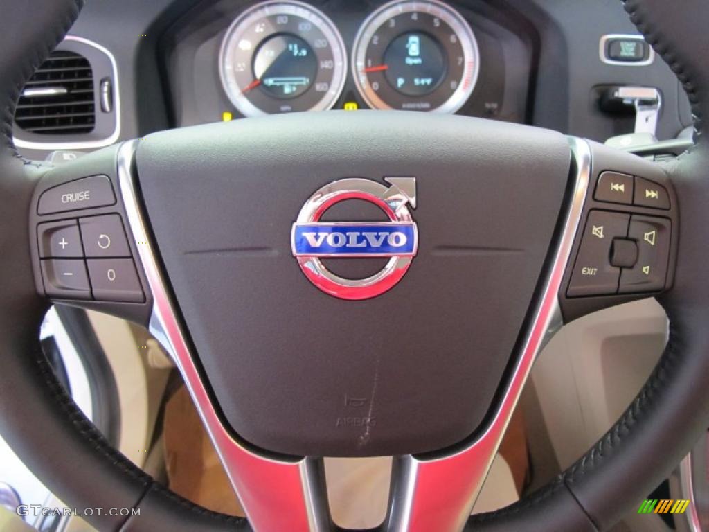 2012 Volvo S60 T5 Controls Photo #46760622