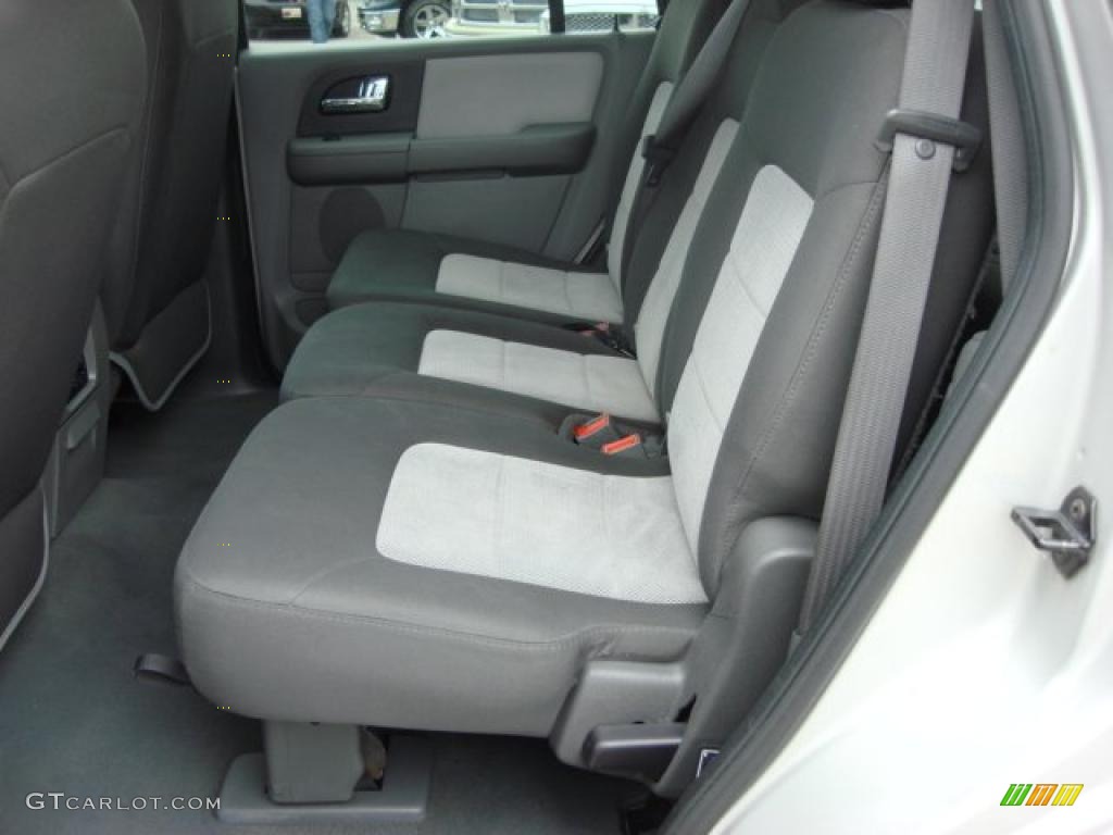 Medium Flint Grey Interior 2005 Ford Expedition XLT 4x4 Photo #46760643