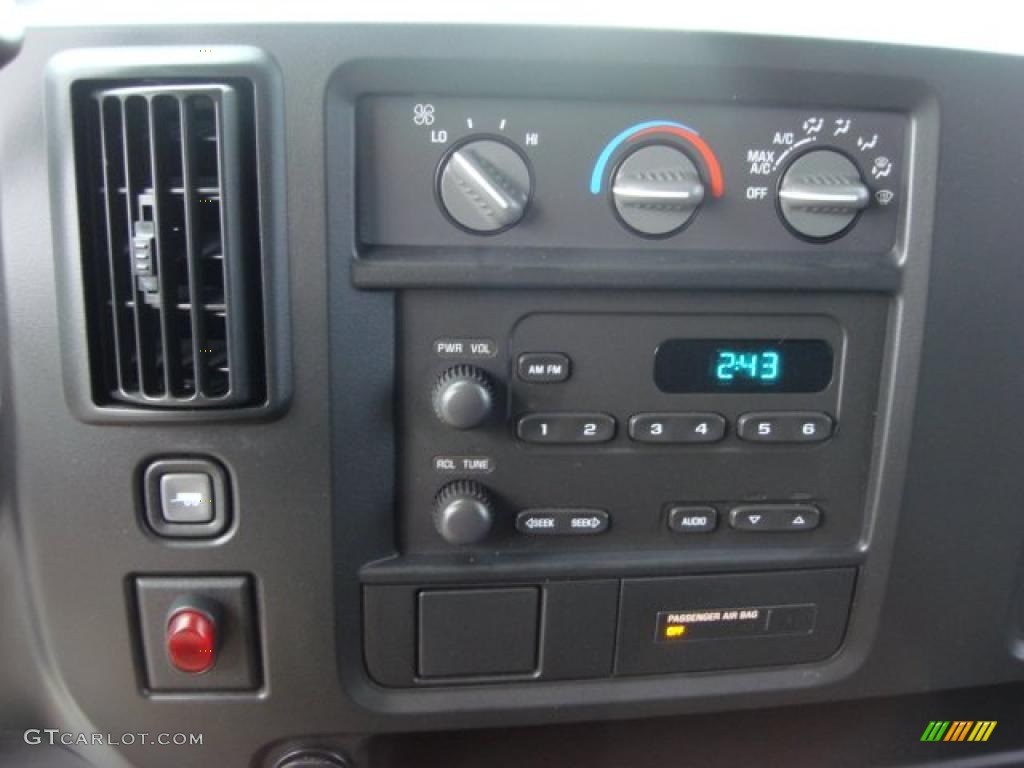 2006 Chevrolet Express 1500 Commercial Utility Van Controls Photos