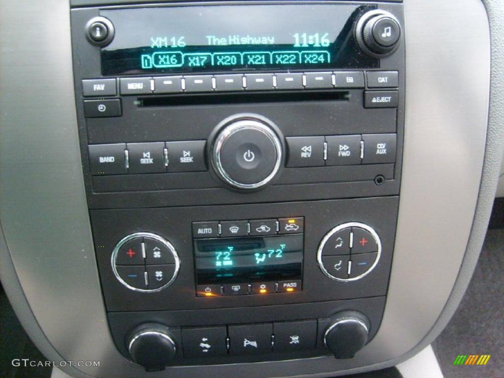 2010 Chevrolet Avalanche Z71 4x4 Controls Photo #46762560
