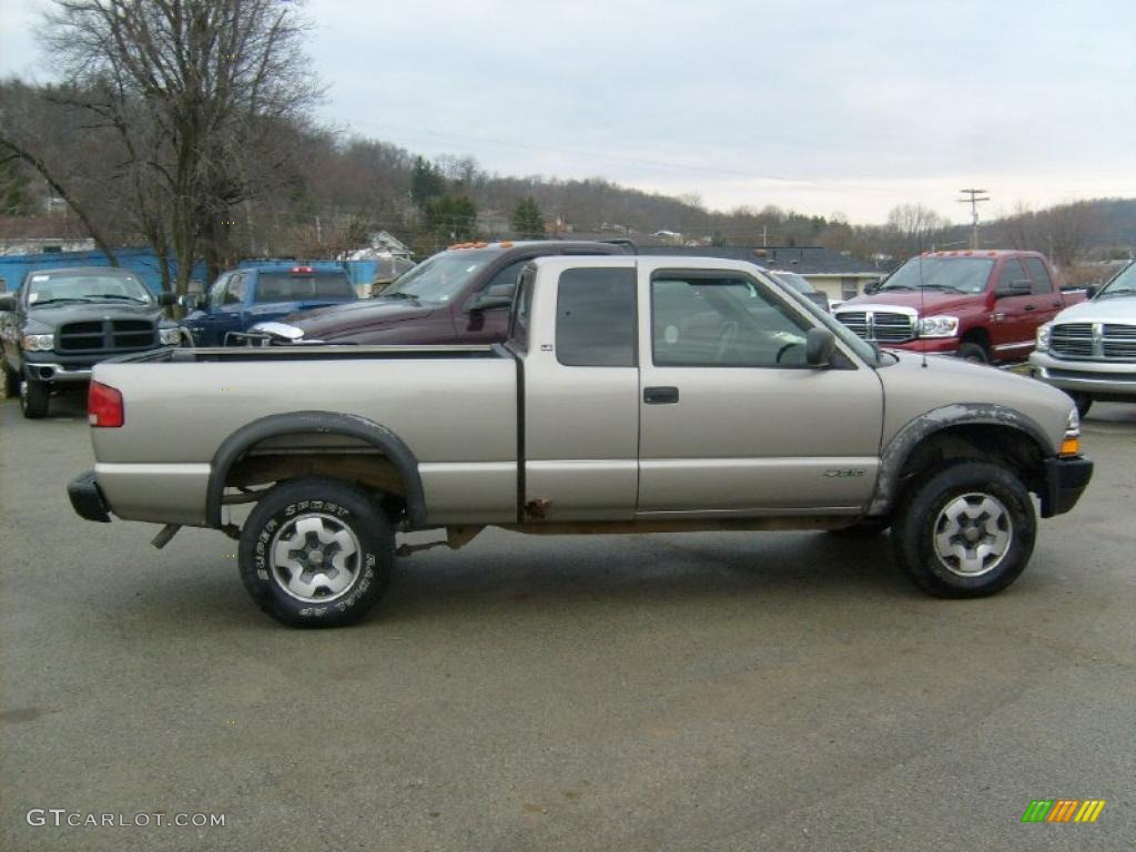 Light Pewter Metallic 2000 Chevrolet S10 LS Extended Cab 4x4 Exterior Photo #46763181