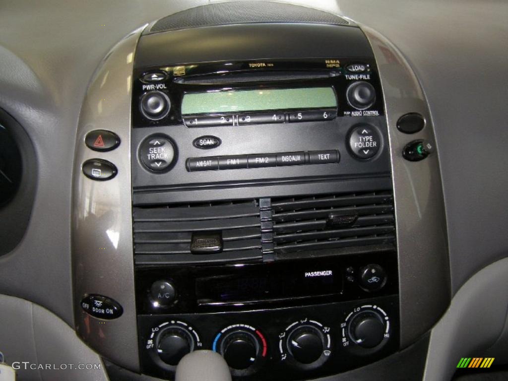 2006 Toyota Sienna LE AWD Controls Photos