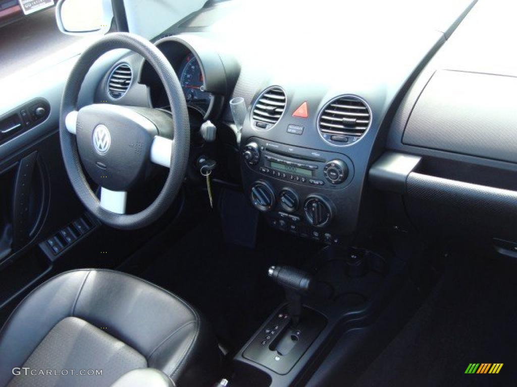 2007 Volkswagen New Beetle 2.5 Convertible Black Dashboard Photo #46766943
