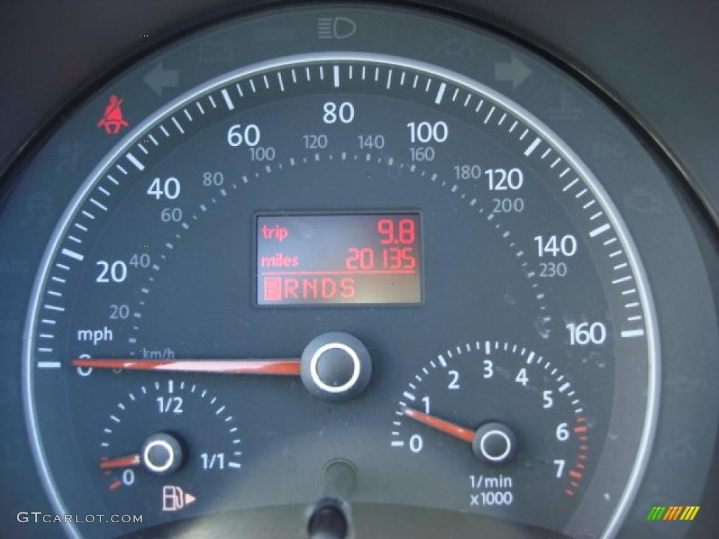 2007 Volkswagen New Beetle 2.5 Convertible Gauges Photo #46766973