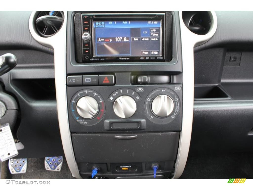 2006 Scion xB Standard xB Model Controls Photo #46768566