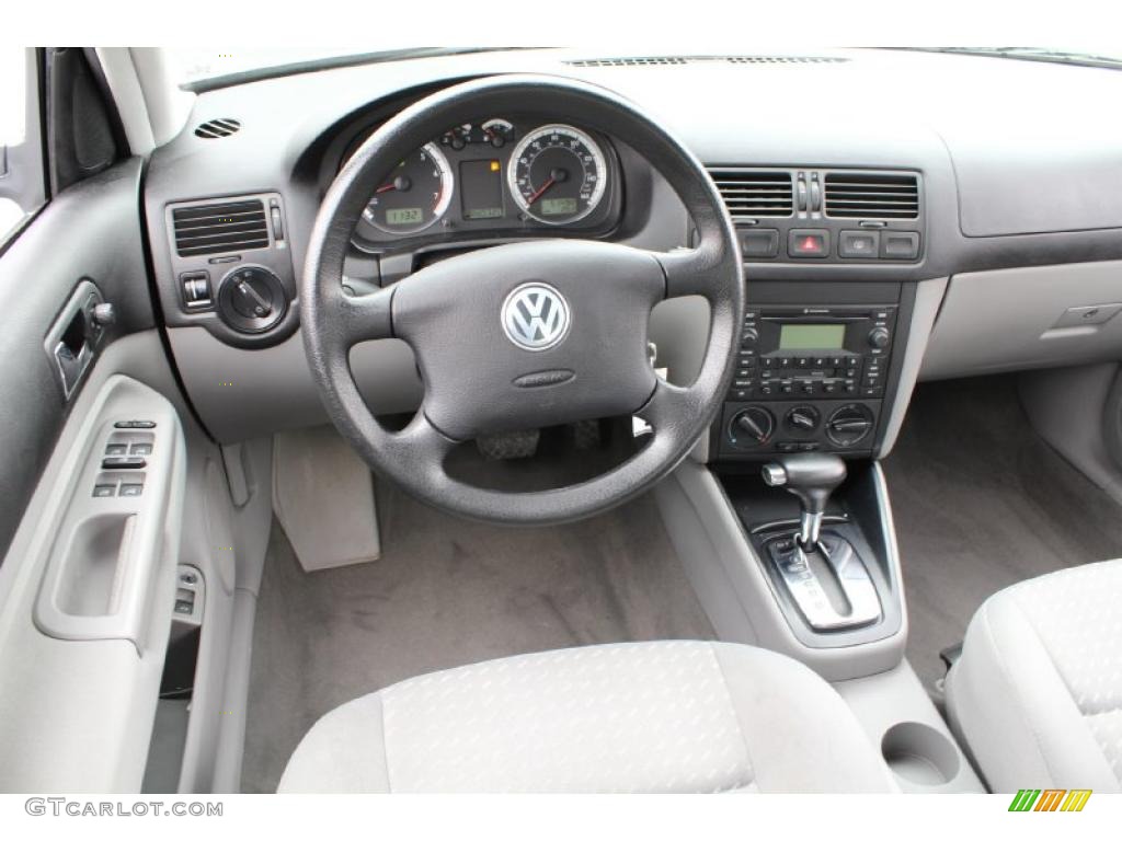 2004 Volkswagen Jetta GL Sedan Grey Dashboard Photo #46768818