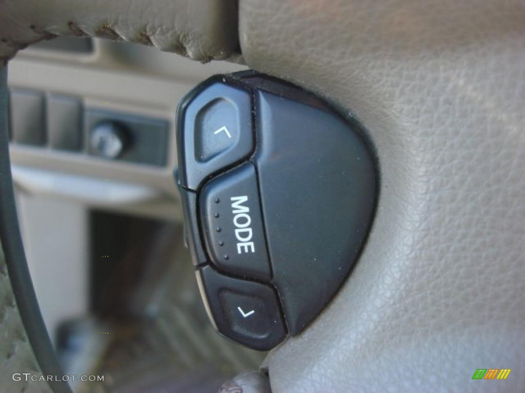 2003 Nissan Pathfinder SE Controls Photos