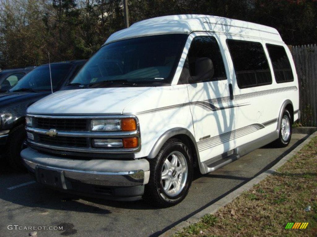 Summit White 1998 Chevrolet Chevy Van G10 Passenger Conversion Exterior Photo #46770453