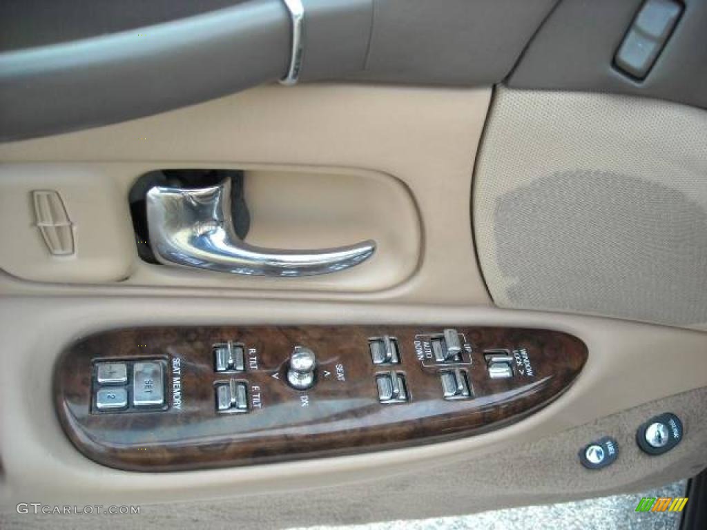 1997 Town Car Signature - Light Prairie Tan Metallic / Beige photo #19