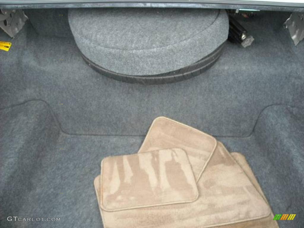 1997 Town Car Signature - Light Prairie Tan Metallic / Beige photo #21