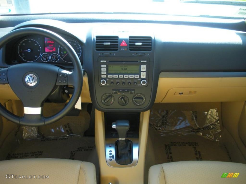 2009 Volkswagen Jetta TDI Sedan Pure Beige Dashboard Photo #46773024