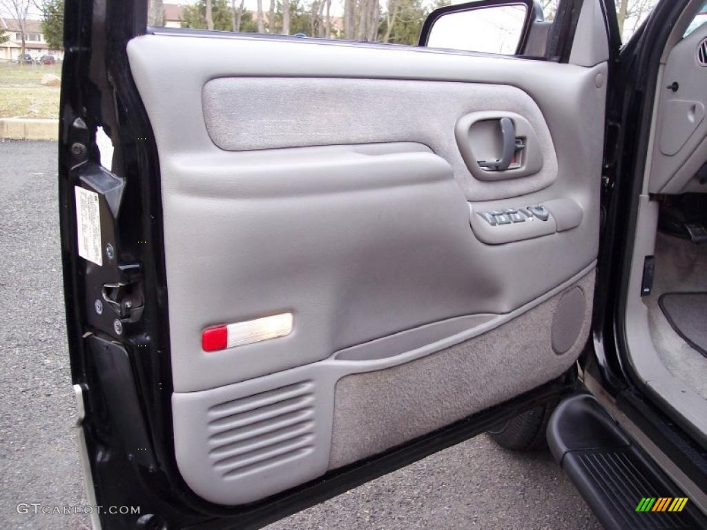 1999 GMC Suburban K1500 SLT 4x4 Gray Door Panel Photo #46773804