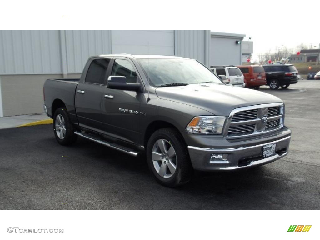 2011 Ram 1500 Big Horn Crew Cab 4x4 - Mineral Gray Metallic / Dark Slate Gray/Medium Graystone photo #3