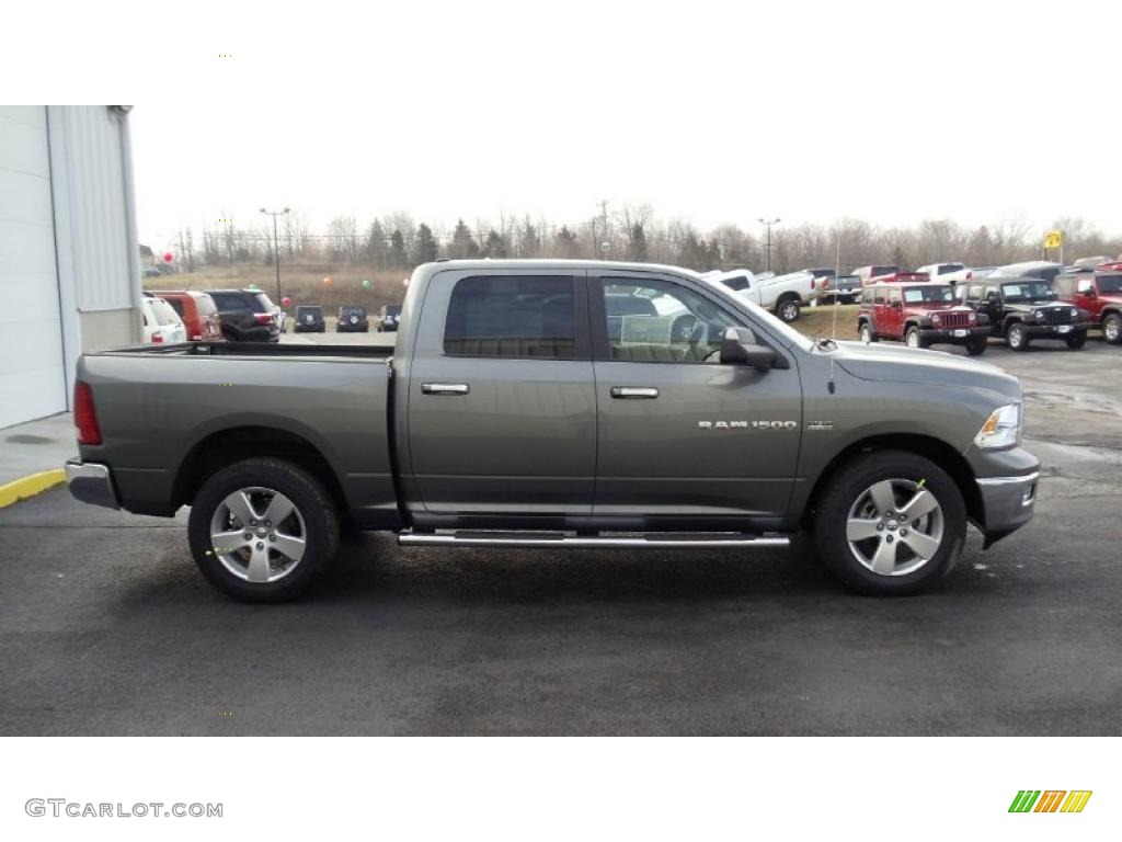 2011 Ram 1500 Big Horn Crew Cab 4x4 - Mineral Gray Metallic / Dark Slate Gray/Medium Graystone photo #7