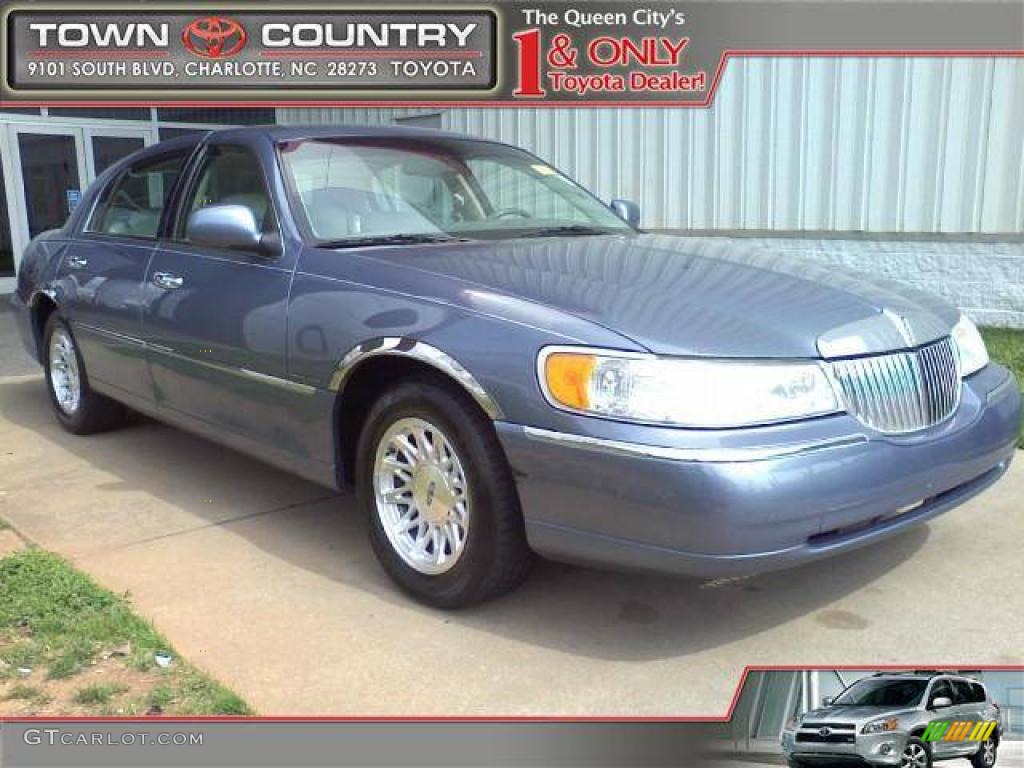 1999 Town Car Signature - Graphite Blue Metallic / Light Parchment photo #1