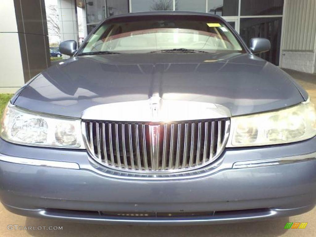 1999 Town Car Signature - Graphite Blue Metallic / Light Parchment photo #2