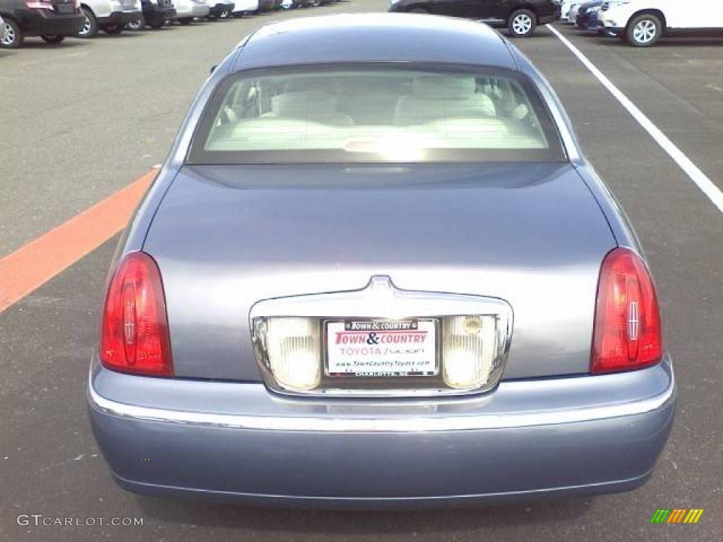 1999 Town Car Signature - Graphite Blue Metallic / Light Parchment photo #4