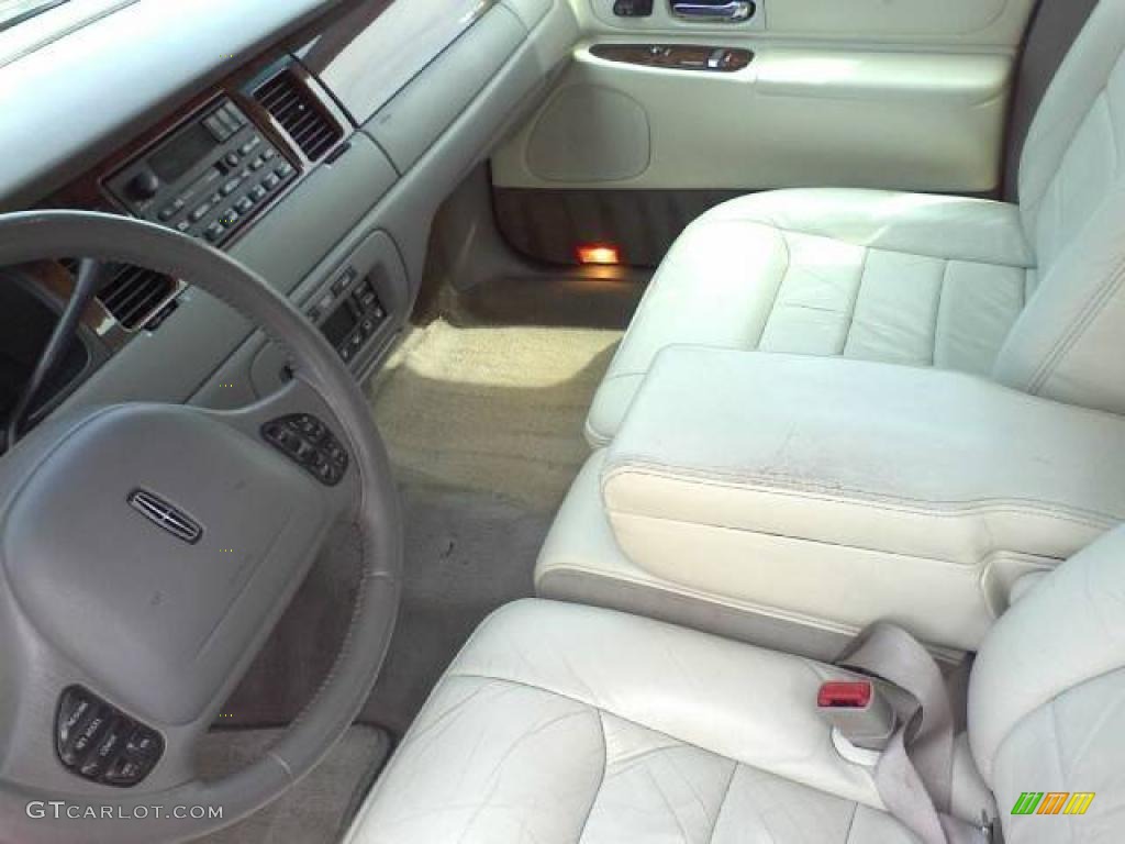 Light Parchment Interior 1999 Lincoln Town Car Signature Photo #46774552
