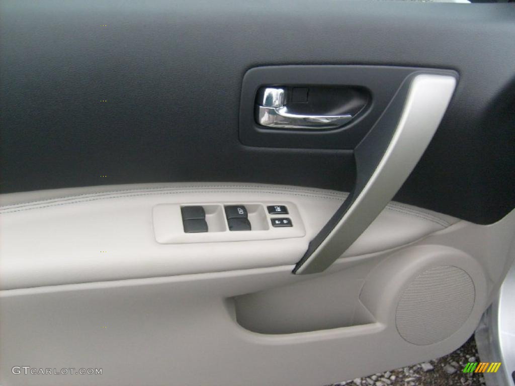 2011 Rogue SL AWD - Silver Ice Metallic / Gray photo #14