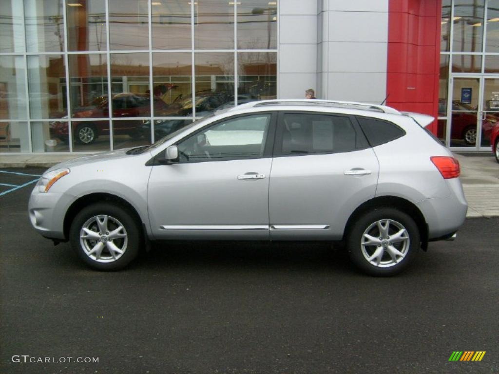 2011 Rogue SV AWD - Silver Ice Metallic / Gray photo #2